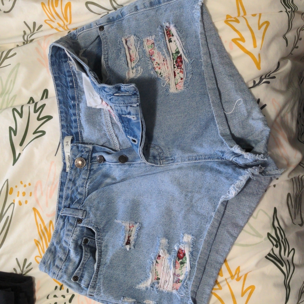 Floral pockets size 34 bluenotes shorts